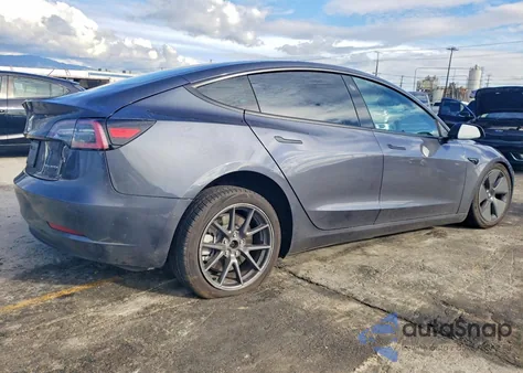 2021 Tesla Model 3 z USA, uszkodzony, nr VIN 5YJ3E1EB4MF003098